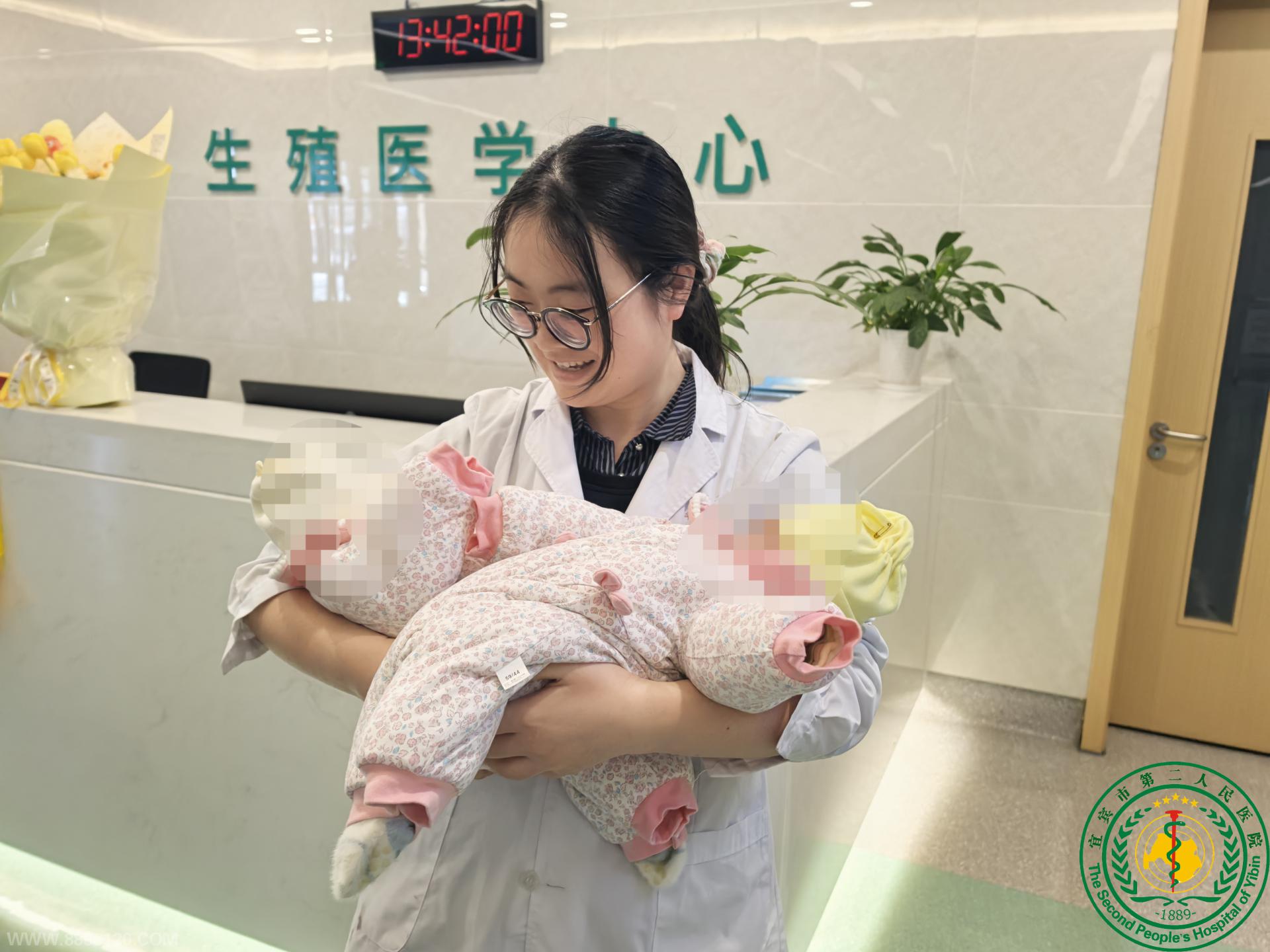 ҽ��ů���ģ�˫̥��ϲ����